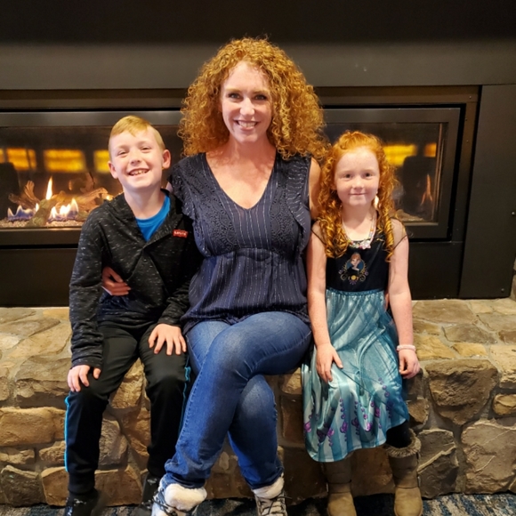 Meet your Posher, Jessica - Picture 2 of 2